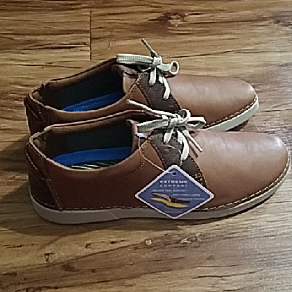 Clarks Brown Oxfords with Leather Upper and Minimalist Design